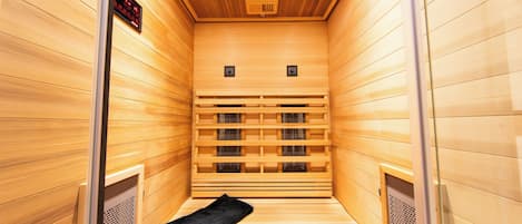 Luxury Double Room | 1 bedroom, premium bedding, individually decorated, desk