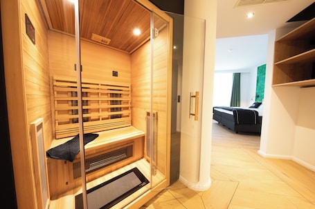 高档床上用品、特色装修、办公桌、笔记本电脑工作区