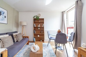 Apartment | Living area | 37-inch Smart TV with cable channels, Netflix, streaming services - The St Khatarine's Flat (London)