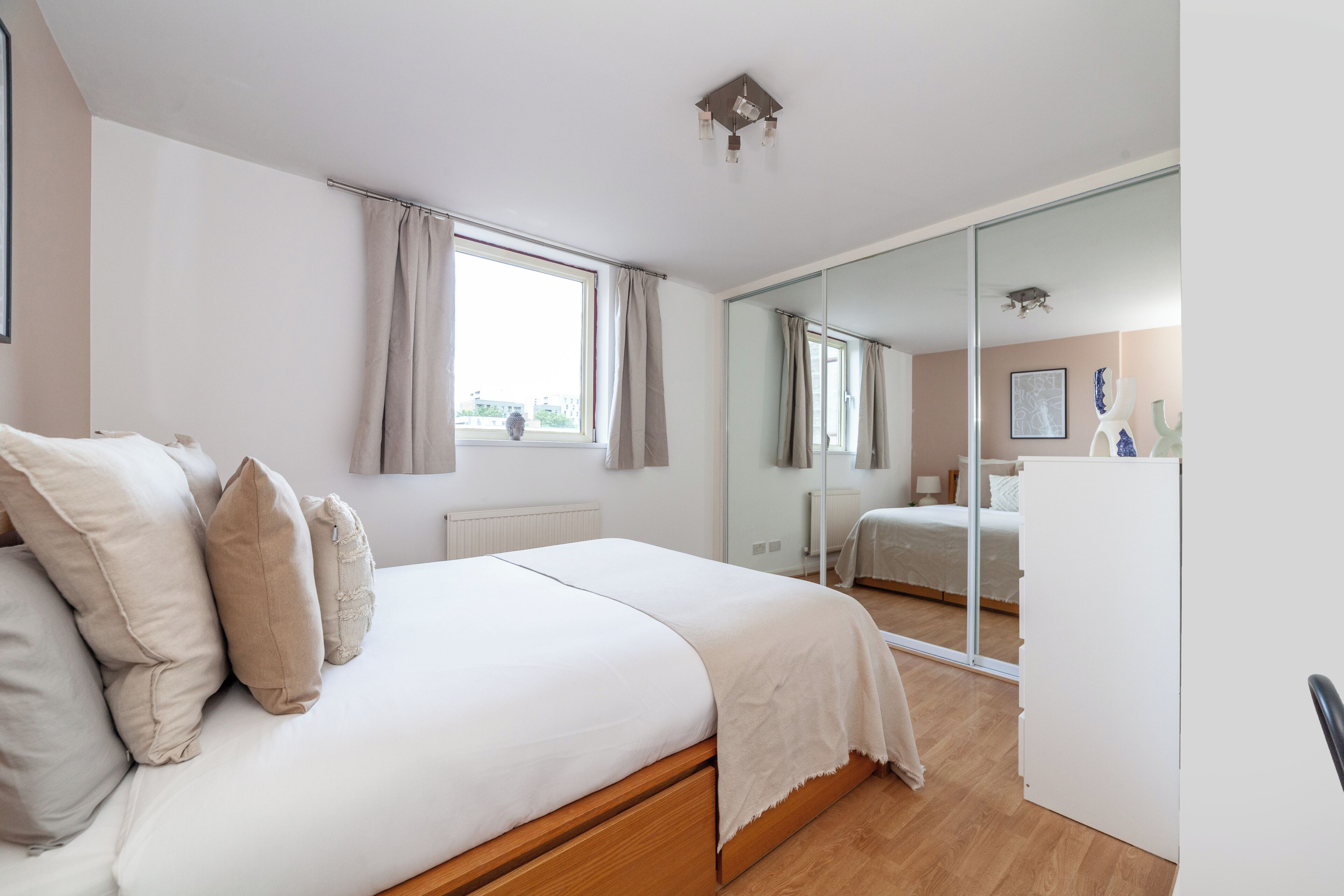 Leilighet | Allergitestet sengetøy, individuelt innredet og strykejern/-brett