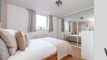 Apartemen | Seprai antialergi dan dilengkapi dengan perabotan berbeda-beda