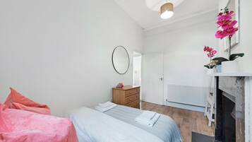 1 habitación, tabla de planchar con plancha y wifi