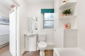 Bathroom - Athenaeum Pl N10 | Muswell Hill | First Floor 1BD (London)