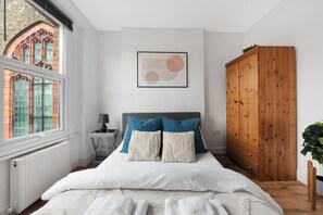 2 bedrooms, iron/ironing board, WiFi