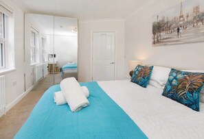 3 habitaciones, tabla de planchar con plancha, cuna de viaje y wifi