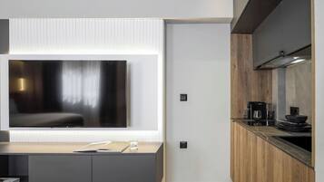 Wasserkocher mit Kaffee-/Teezubehör, Hochstuhl