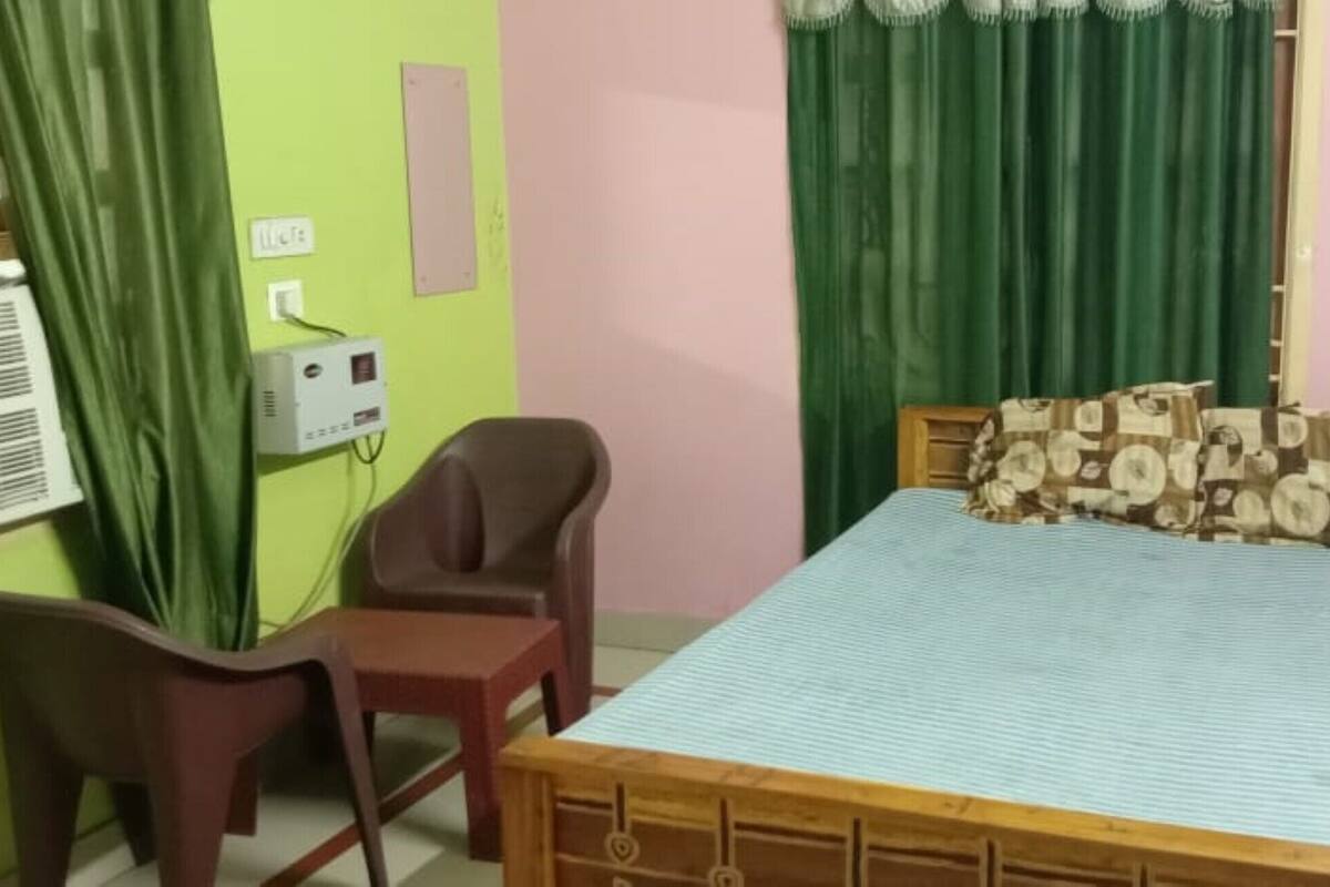 WiFi (free), bed sheets
