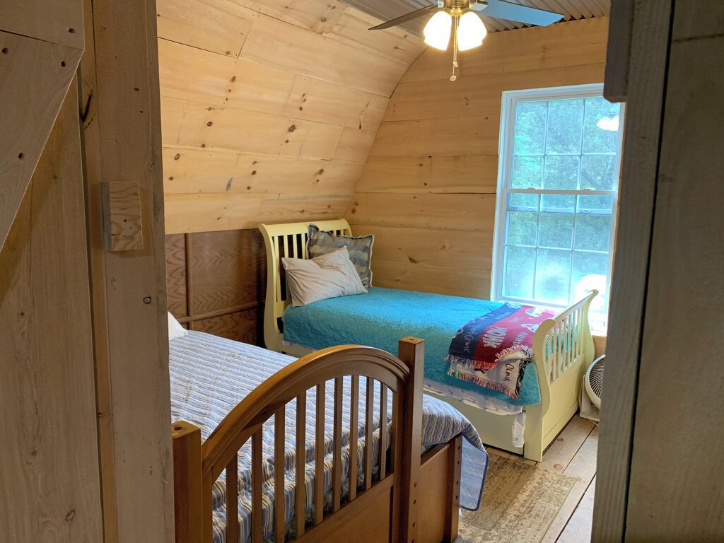 4 bedrooms, iron/ironing board, bed sheets
