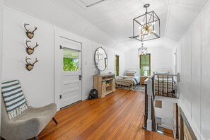 2 chambres, fer et planche à repasser, lit de bébé portatif, Wi-Fi