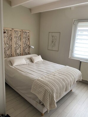 2 makuuhuonetta, silitysrauta/-lauta, ilmainen Wi-Fi, vuodevaatteet