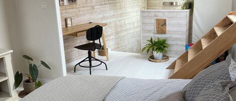 2 bedrooms, iron/ironing board, free WiFi, bed sheets