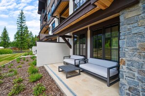 Terrace/patio - Stunning Condo|Ski In/Out and Private Hot Tub (Tamarack)