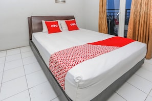 Free WiFi, bed sheets - OYO 94117 Mr Rooms Appartement Mutiara (Bekasi)