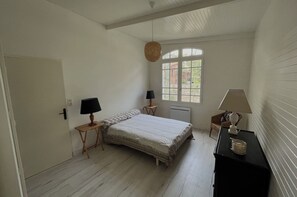 4 bedrooms, iron/ironing board, travel cot, WiFi - *Charmante villa au coeur du Cap Ferret☀️ (Lège-Cap-Ferret)