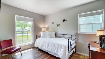3 bedrooms, iron/ironing board, free WiFi, bed sheets