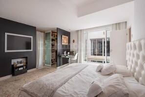 4 bedrooms, iron/ironing board, WiFi, bed sheets - Maison D'exception Avec Piscine Intérieure (Aigues-Mortes)