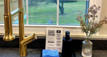 Madison Estate · Madison Farmhouse: Lake, Wineries & Family Fun