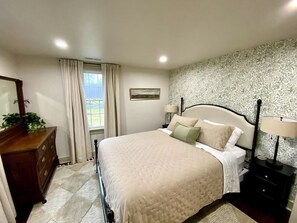 3 bedrooms, iron/ironing board, Internet