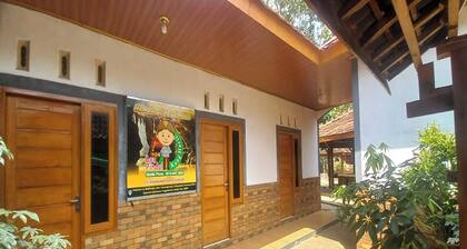 SPOT ON 94116 Homestay Gua Pindul Kang Haris