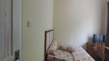 Standard Double Room | Laptop workspace, free WiFi, bed sheets