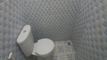 Standard Double Room | Bathroom | Shower, towels