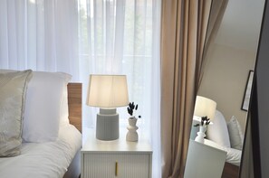 Iron/ironing board, travel crib, WiFi, bed sheets