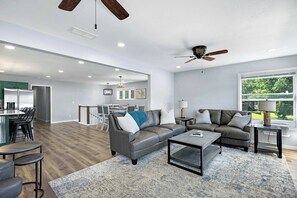 43-inch TV with digital channels - The Lake Shack Waterfront Life (Camdenton)