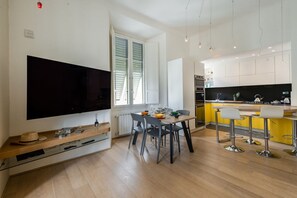 Dining - Plato's Sofa apartment (Firenze)