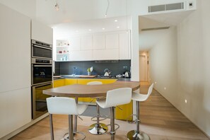 Fridge, microwave, oven, dishwasher - Plato's Sofa apartment (Firenze)