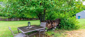 Family-Friendly 2BR Cottage Near Creve Coeur Lake