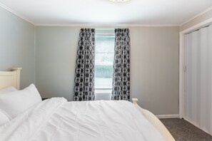 2 slaapkamers, een strijkplank/strijkijzer, gratis wifi, beddengoed