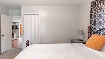 2 bedrooms, iron/ironing board, free WiFi, bed sheets