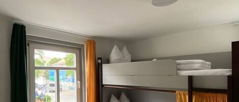 Steinach - Schlafsaal nur für Frauen | Free WiFi, bed sheets