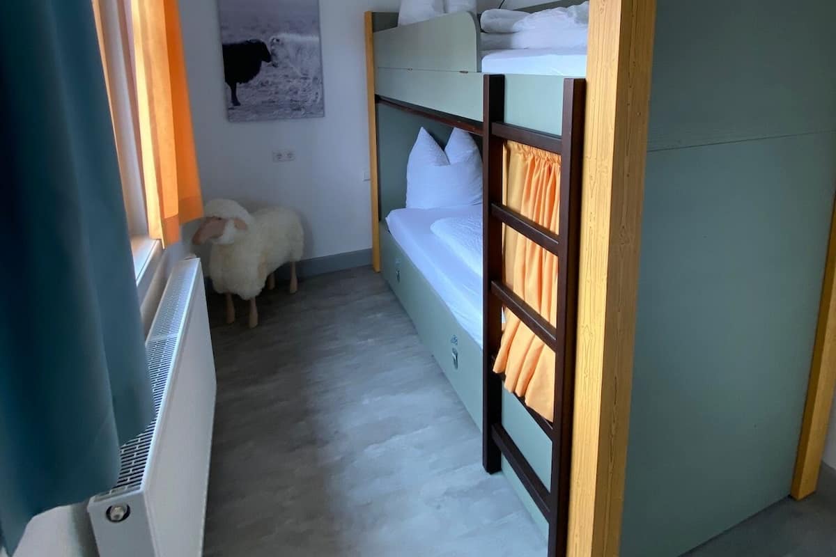 Schafberg Zimmer - Einzelzimmer | Free WiFi, bed sheets