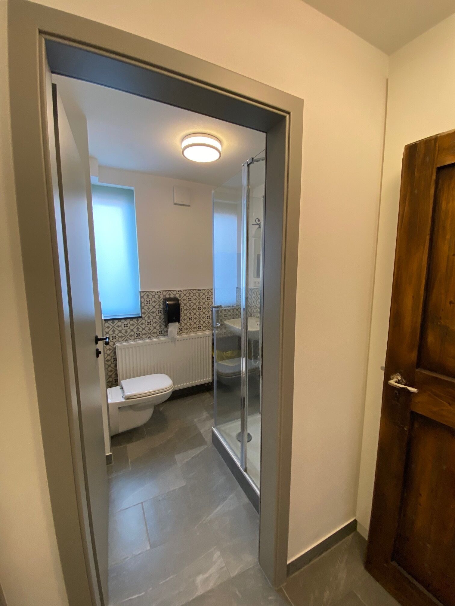 Lochenstein Zimmer | Badezimmer | Badewanne und Dusche (separat), Regendusche