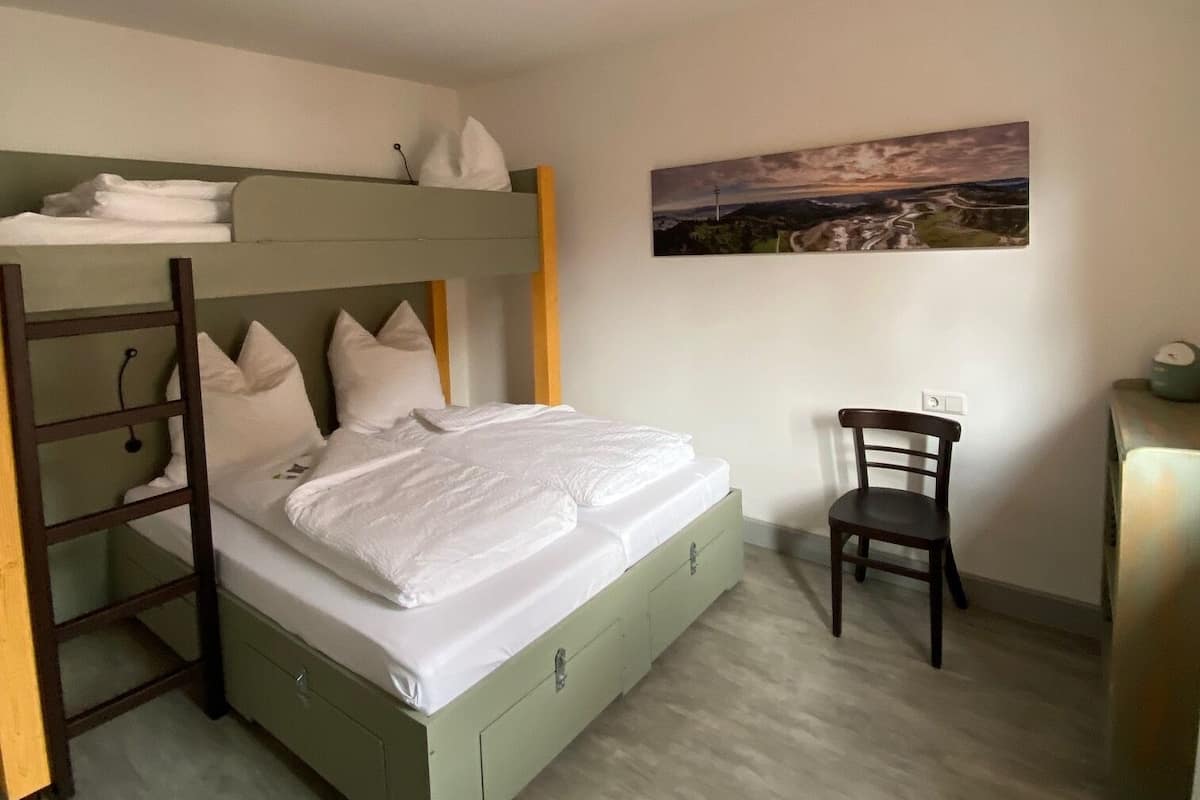 Free WiFi, bed sheets