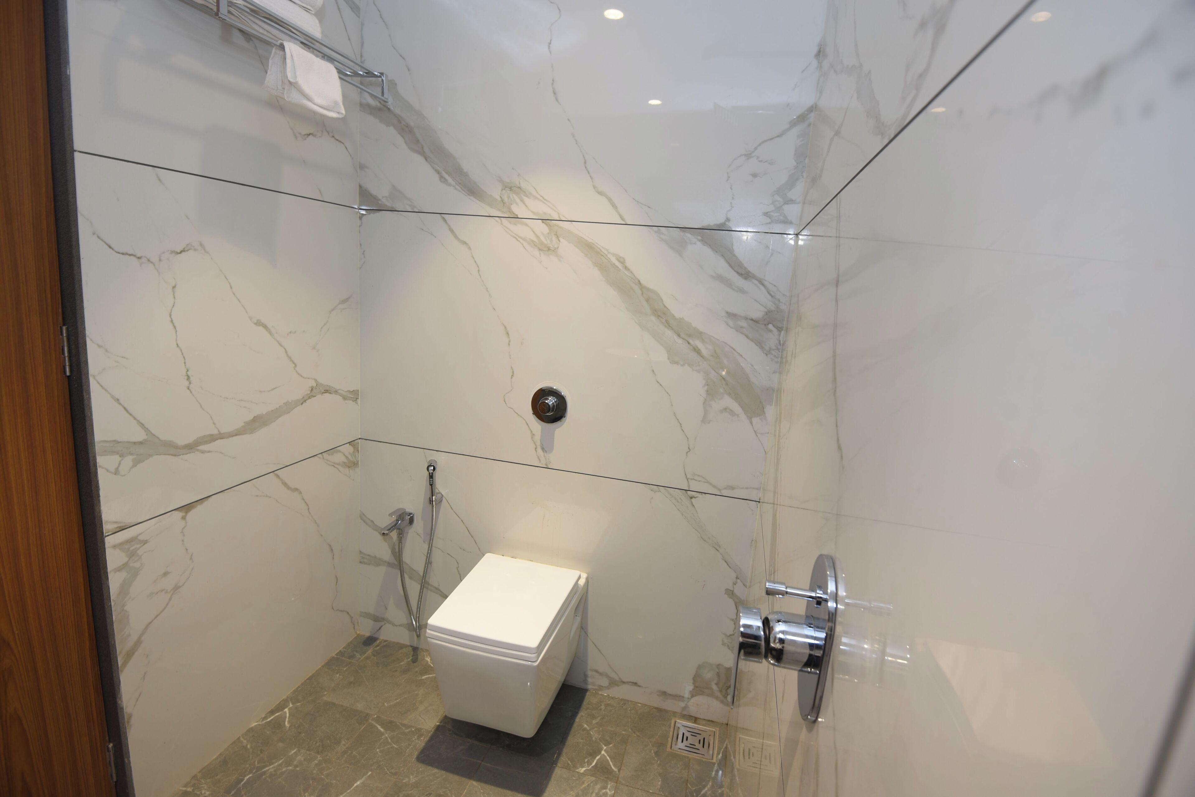Habitación Deluxe, vistas a la ciudad | Baño | Ducha, toallas y jabón