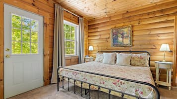 3 bedrooms, desk, WiFi, bed sheets