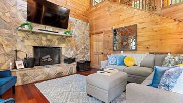 Televisión, chimenea y oficina