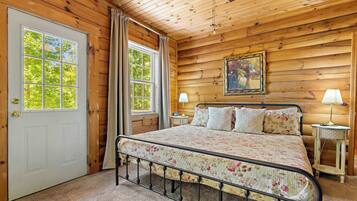 3 bedrooms, desk, WiFi, bed sheets