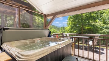 Tina de hidromasaje al aire libre