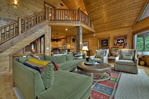 テレビ、暖炉、書斎 / ワークスペース