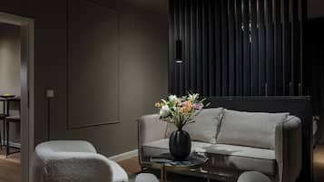 Suite | Desk, free WiFi, bed sheets