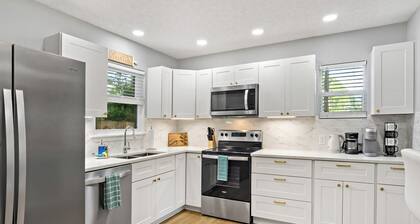 Newly renovated cozy cottage in Black Mountain