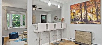 2BR Newly Renovated Cottage w/ Fenced Yard / Walk to Town / Stocked Kitchen