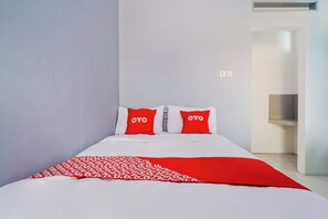 Deluxe Double Room | Free WiFi, bed sheets - Hotel O Pdl Guest House Syariah (Padalarang)
