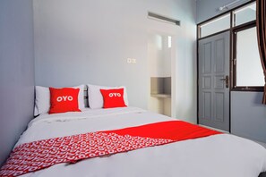 Deluxe Double Room | Free WiFi, bed sheets - Hotel O Pdl Guest House Syariah (Padalarang)