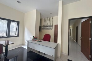 Reception - OYO 94118 Homestayque Syariah (Cimahi)