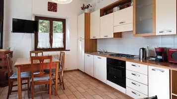 Microondas, horno, placa de cocina, cafetera/tetera