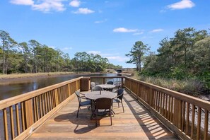 Outdoor dining - 2BR condo w/ pool, hot tub & balcony (Santa Rosa Beach)